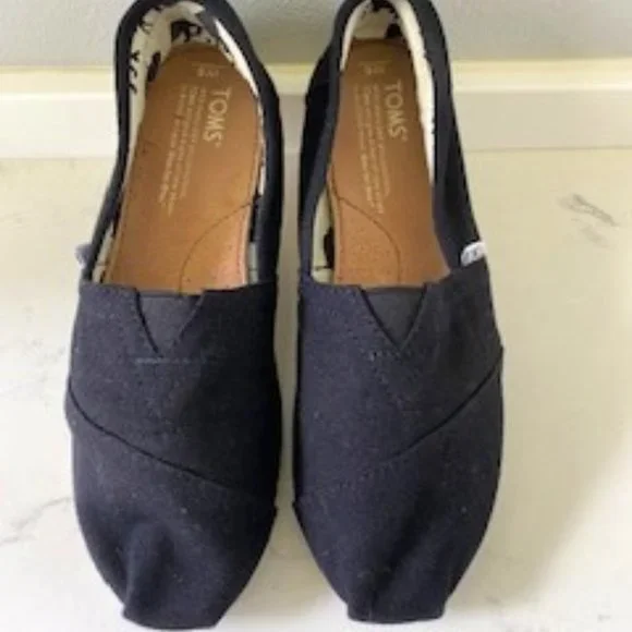 Womens black toms size 6 on sale
